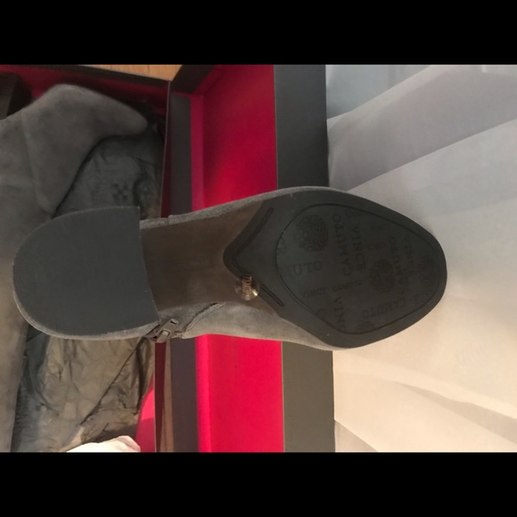 Vince Camuto Women's 'Sashe' Grey Suede Boots - Picture 5 of 8